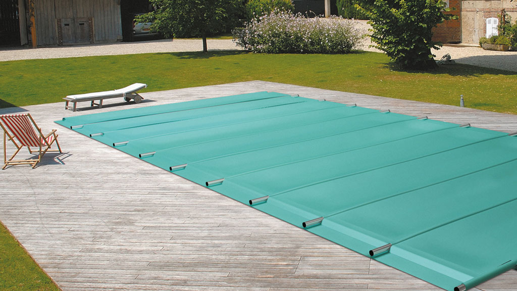 Mesure correcte d'une piscine de margelle à margelle pour commande bâche à barres